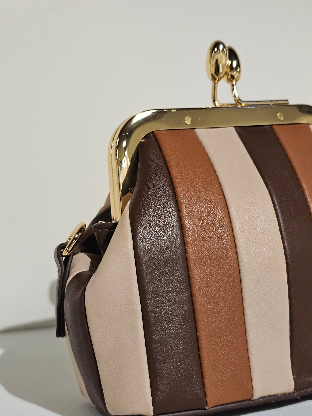 Mini kiss-lock leather bag in chocolate tones